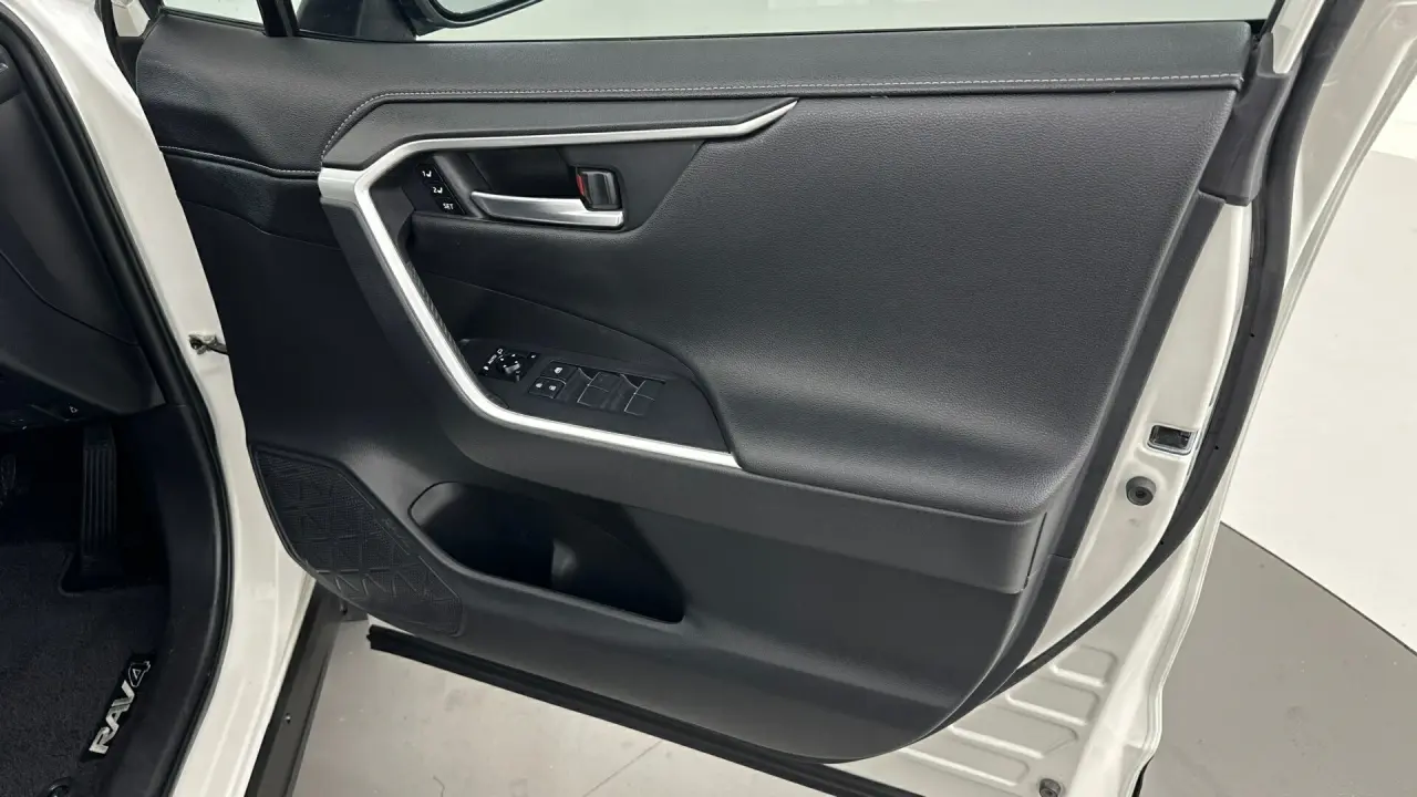 2021 Toyota RAV4 Gallery Image 16