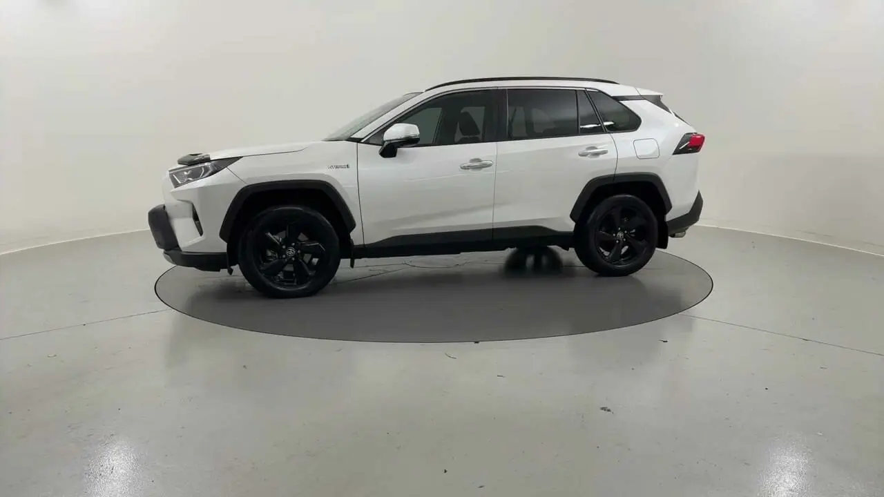 2021 Toyota RAV4 Gallery Image 2
