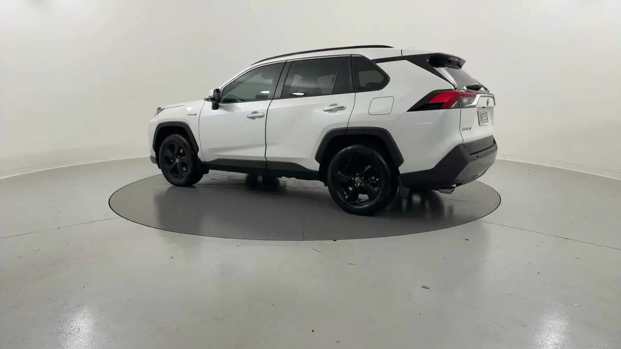2021 Toyota RAV4 Gallery Image 3