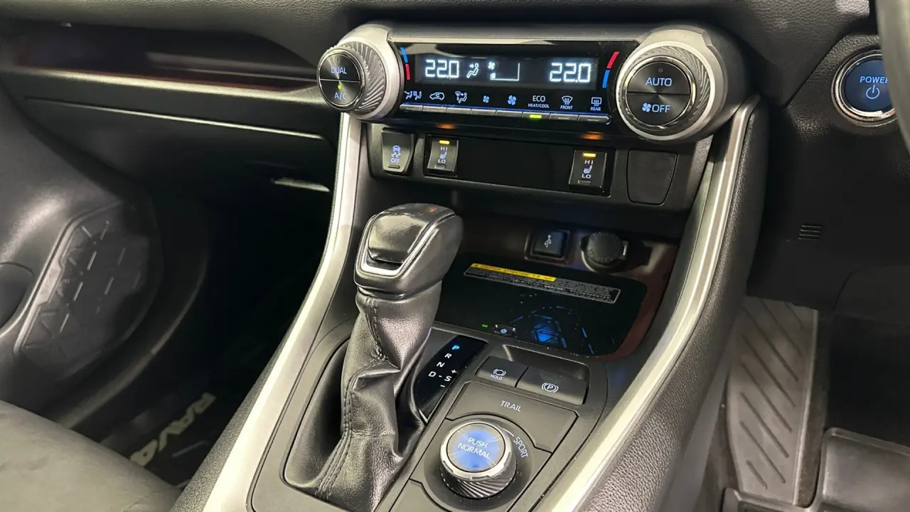 2020 Toyota RAV4 Gallery Image 13
