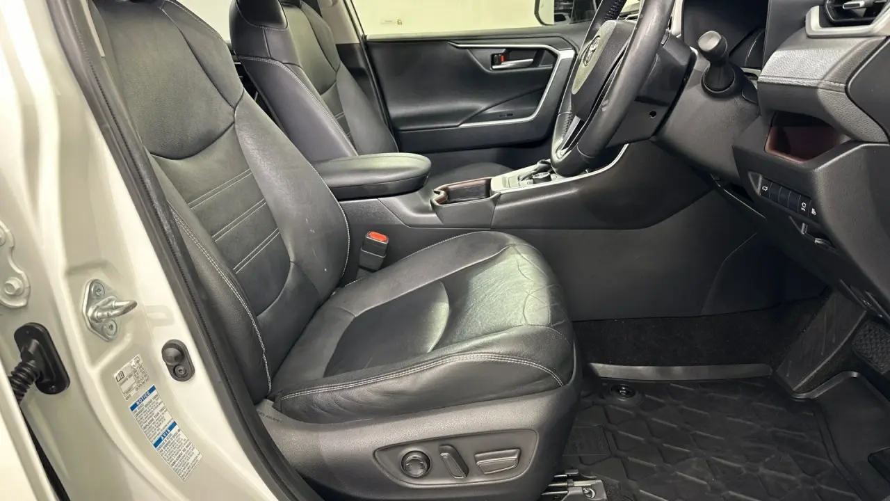 2020 Toyota RAV4 Gallery Image 15