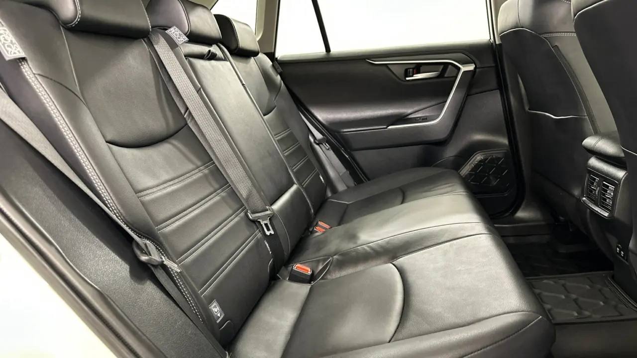 2020 Toyota RAV4 Gallery Image 17