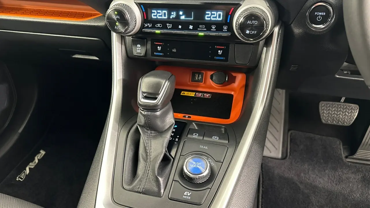 2024 Toyota RAV4 Gallery Image 12