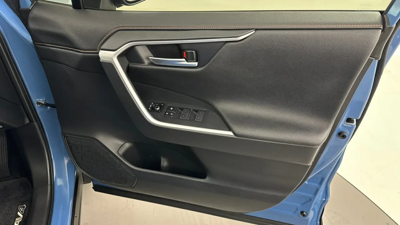 2024 Toyota RAV4 Gallery Image 17