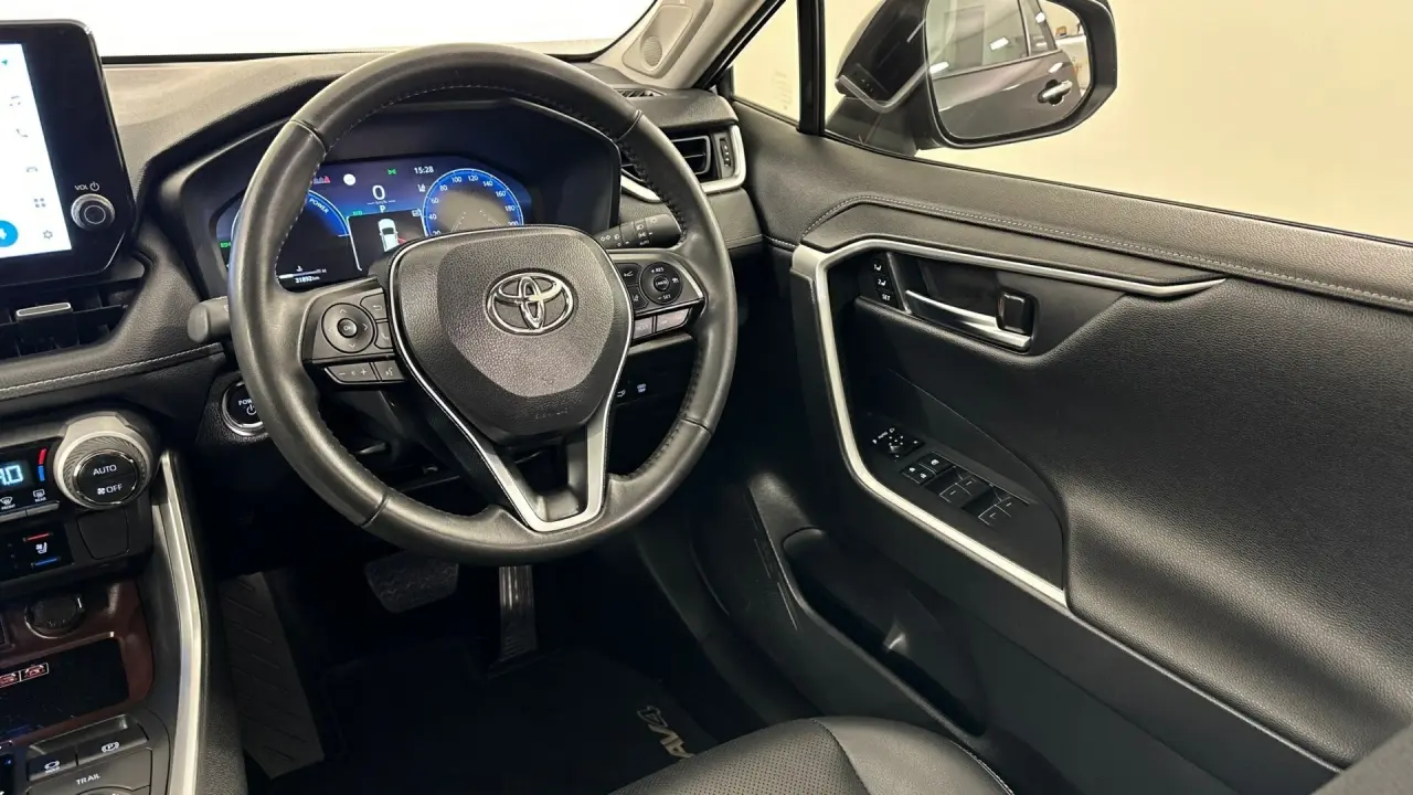 2024 Toyota RAV4 Gallery Image 13