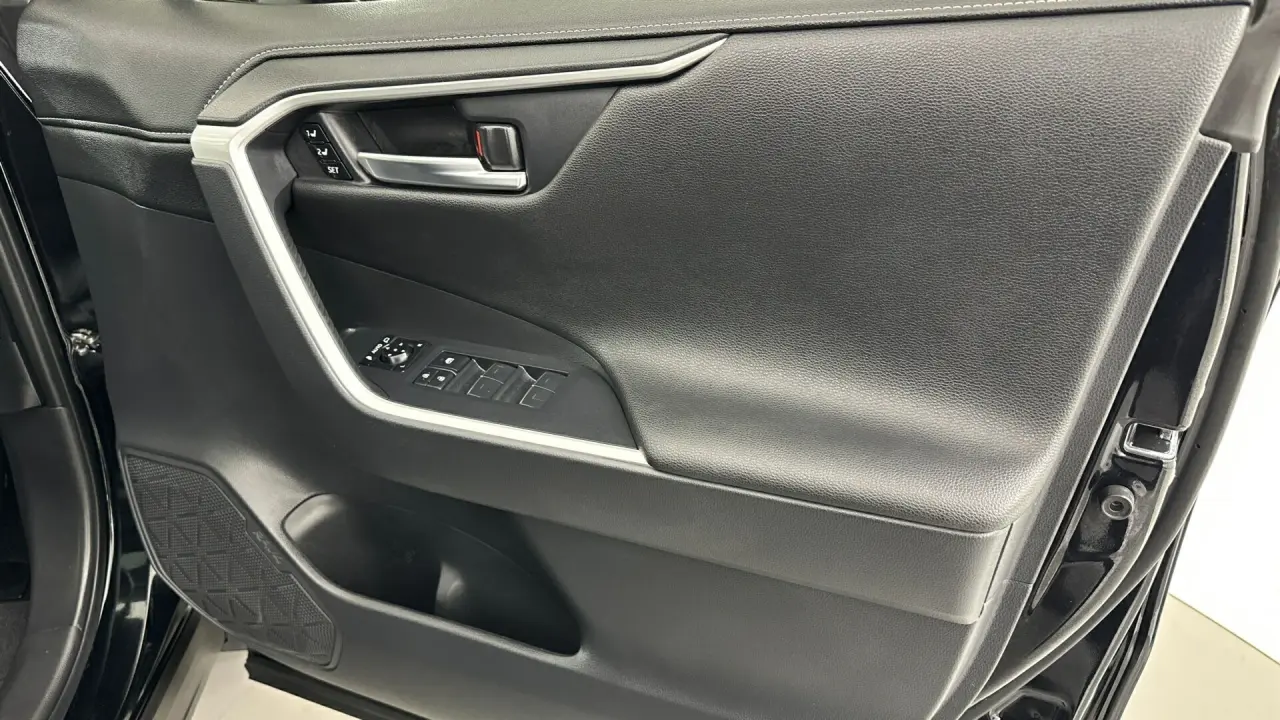 2024 Toyota RAV4 Gallery Image 16
