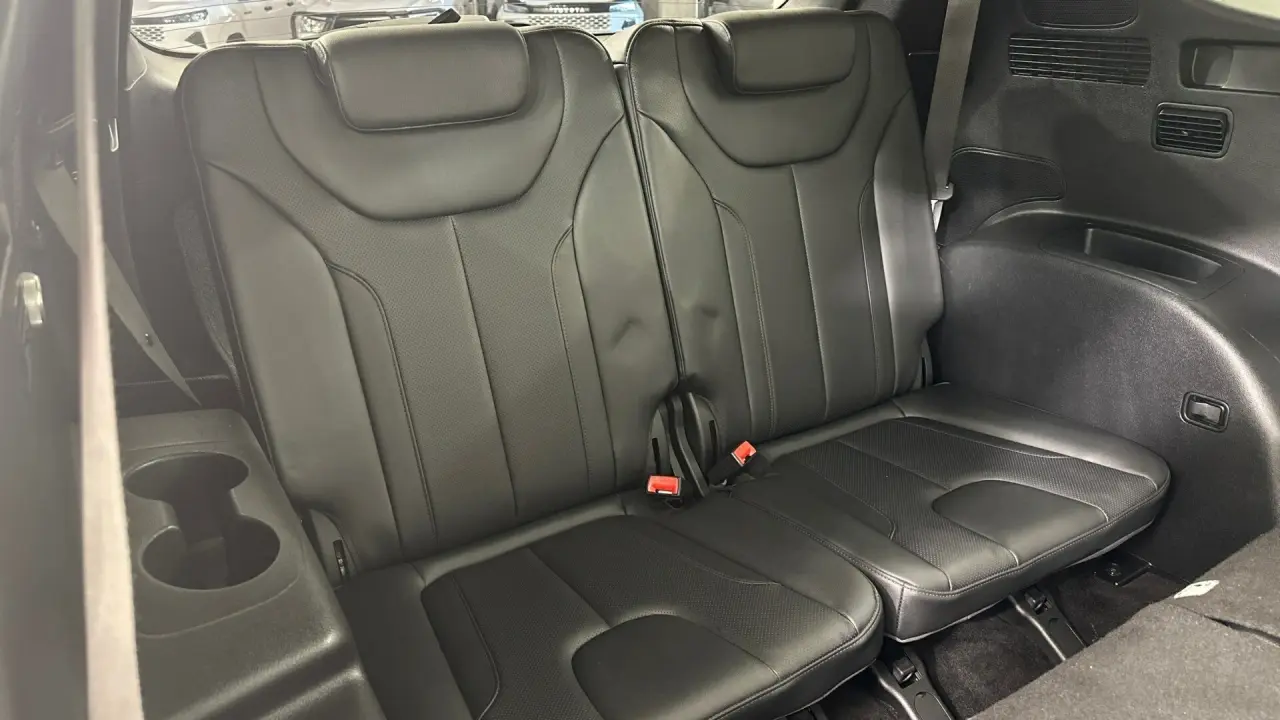 2019 Hyundai Santa Fe Gallery Image 11