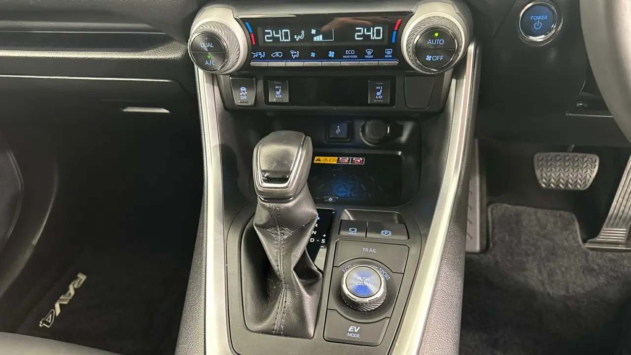 2022 Toyota RAV4 Gallery Image 13