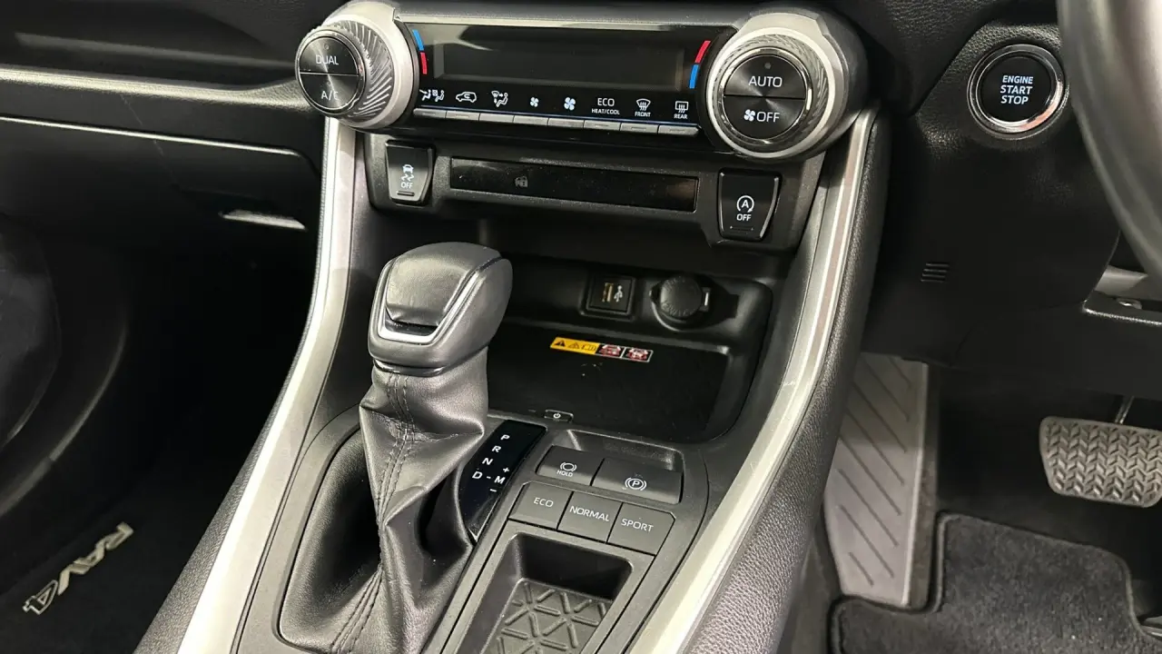 2022 Toyota RAV4 Gallery Image 13