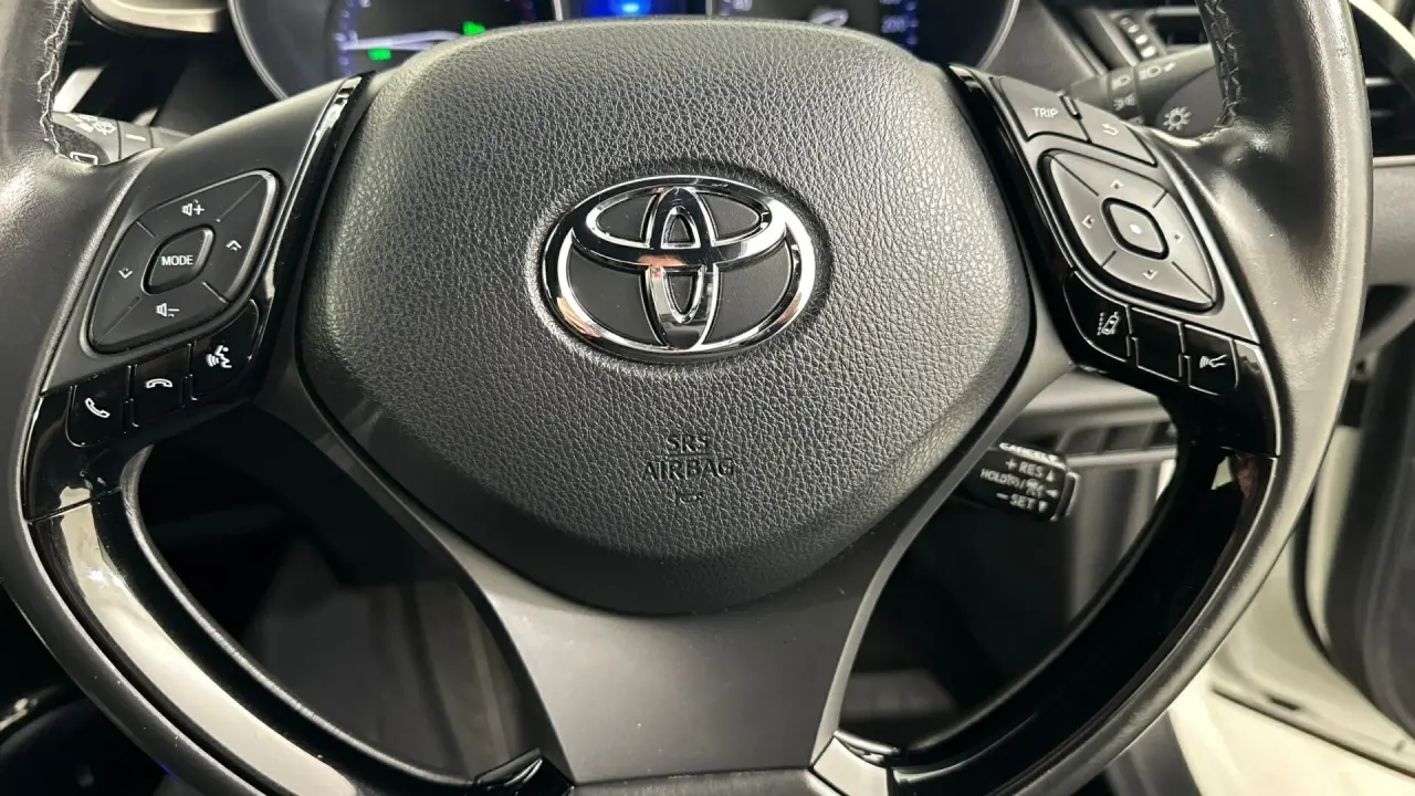 2019 Toyota C-HR Gallery Image 10
