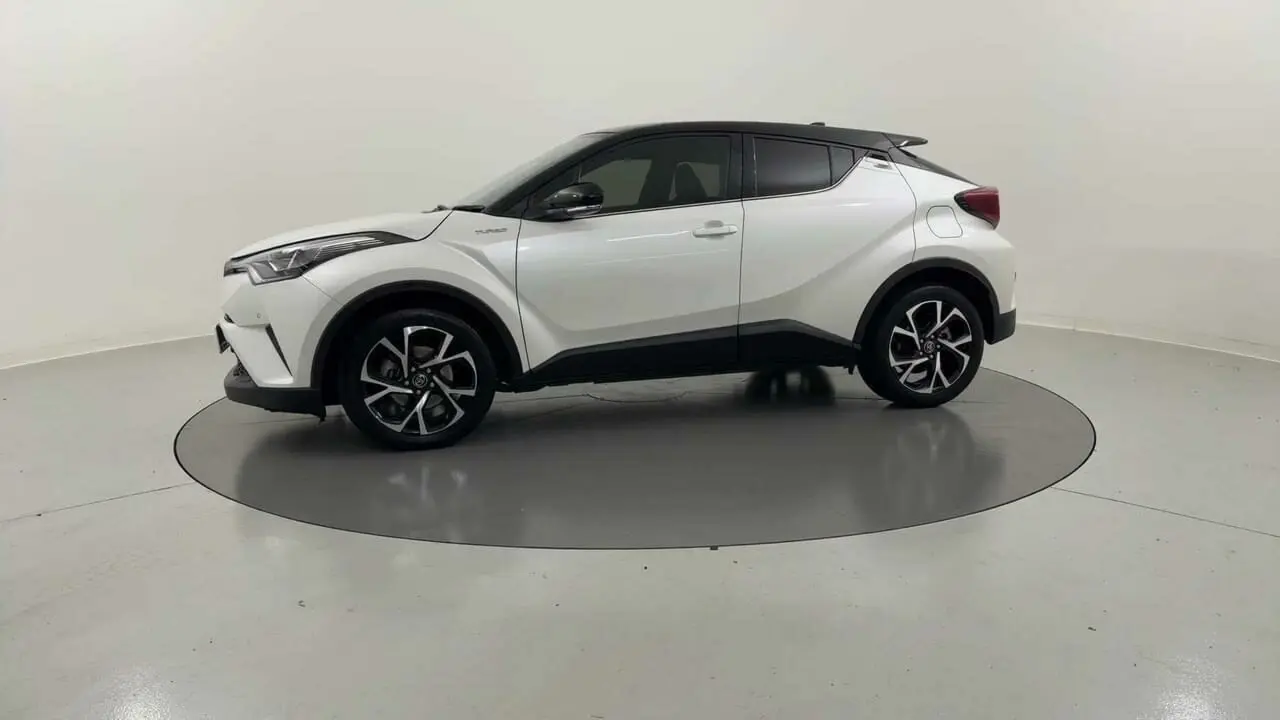 2019 Toyota C-HR Gallery Image 15