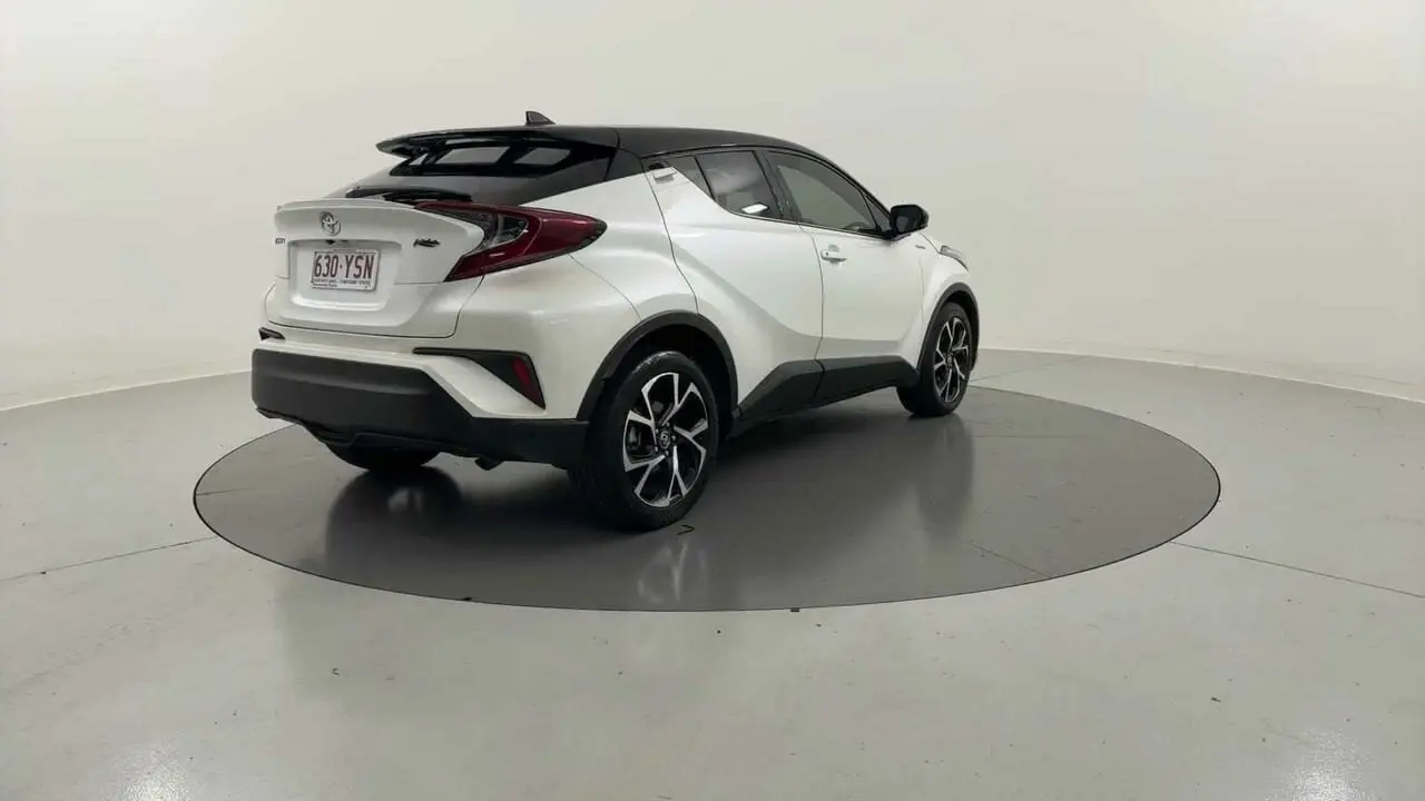 2019 Toyota C-HR Gallery Image 18