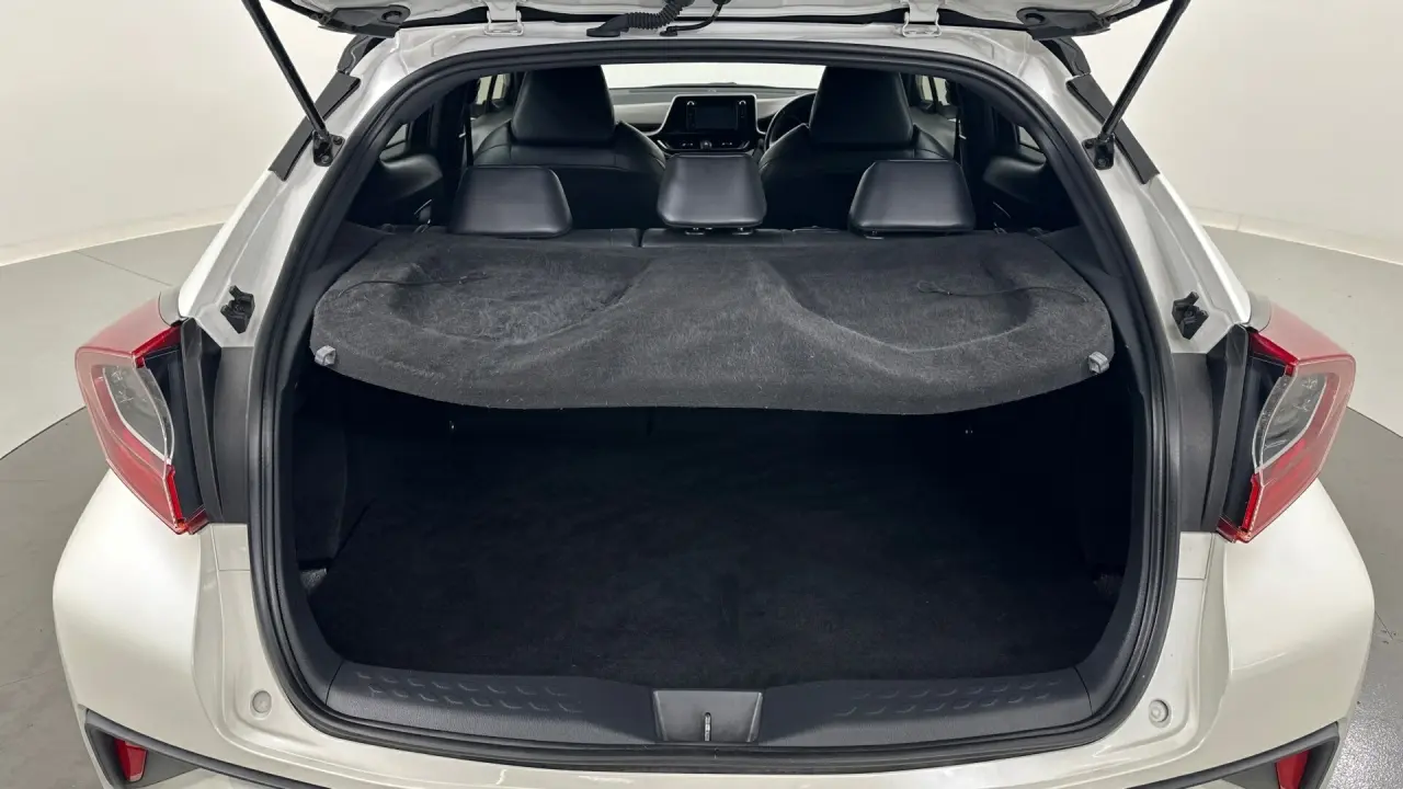2019 Toyota C-HR Gallery Image 19
