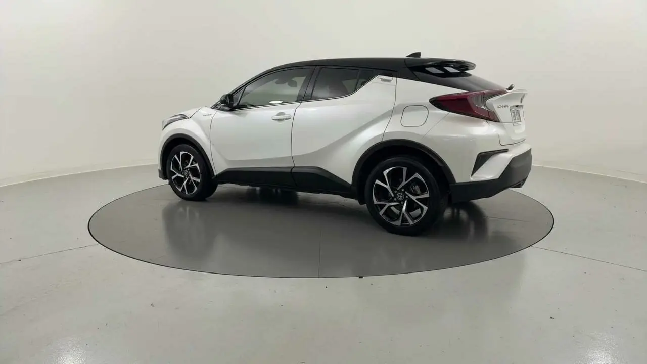2019 Toyota C-HR Gallery Image 3