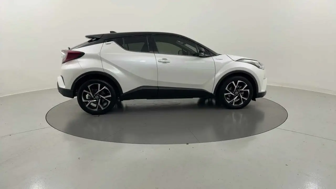 2019 Toyota C-HR Gallery Image 6