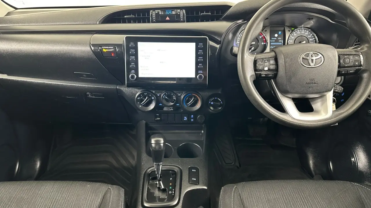 2022 Toyota Hilux Gallery Image 10