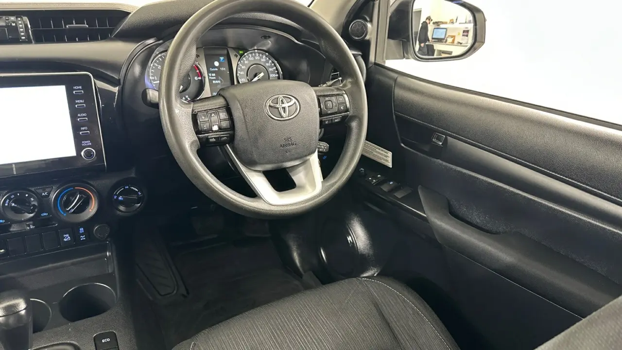 2022 Toyota Hilux Gallery Image 11
