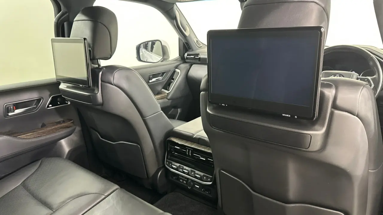 2023 Toyota Landcruiser Gallery Image 18