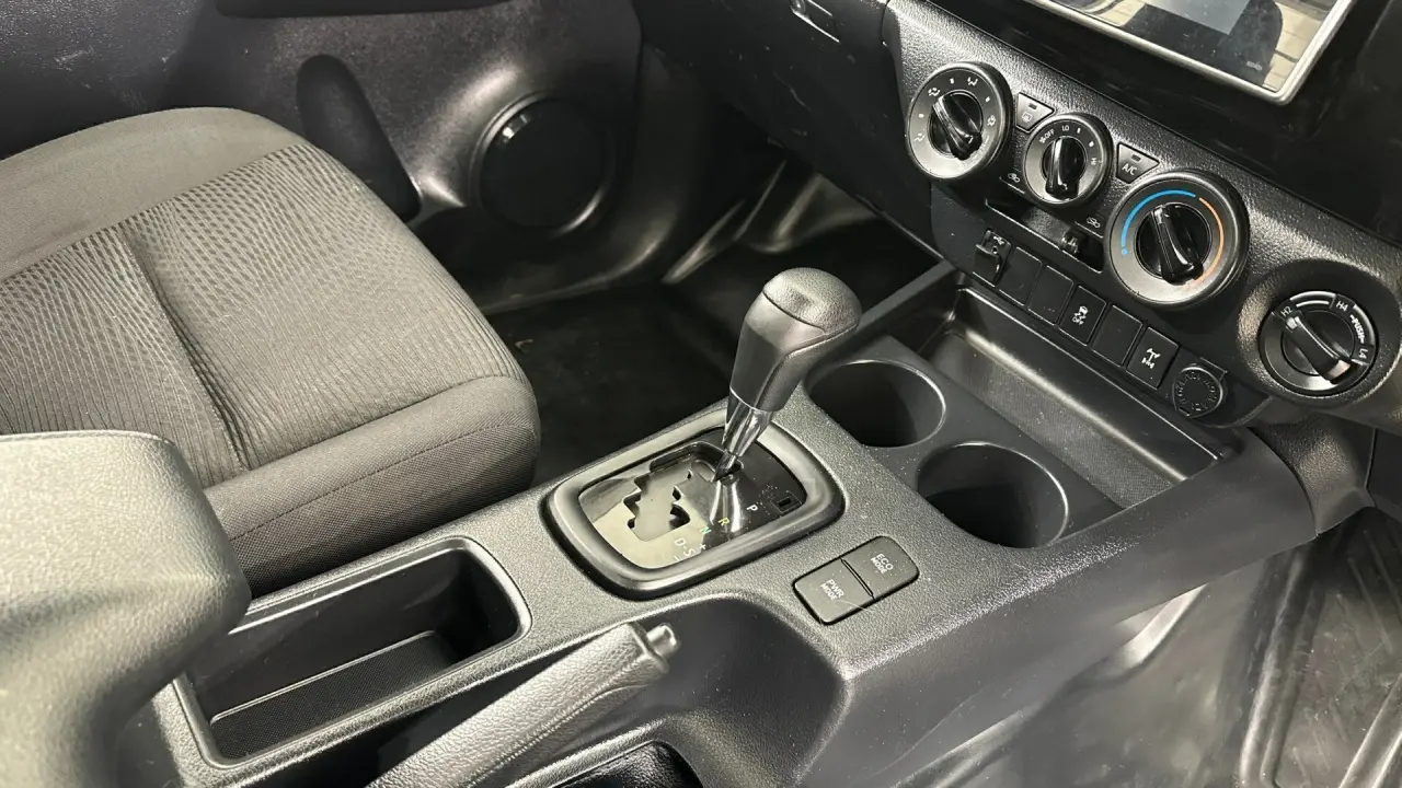 2017 Toyota Hilux Gallery Image 10