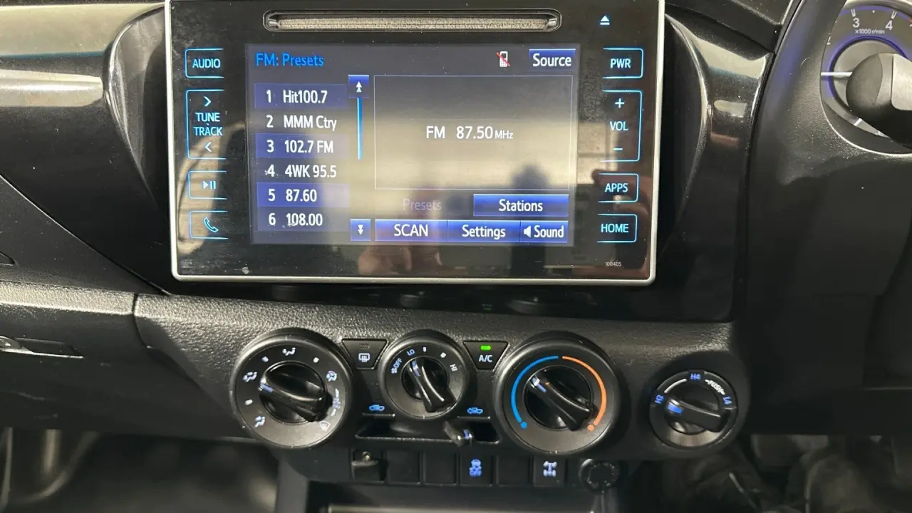 2017 Toyota Hilux Gallery Image 11