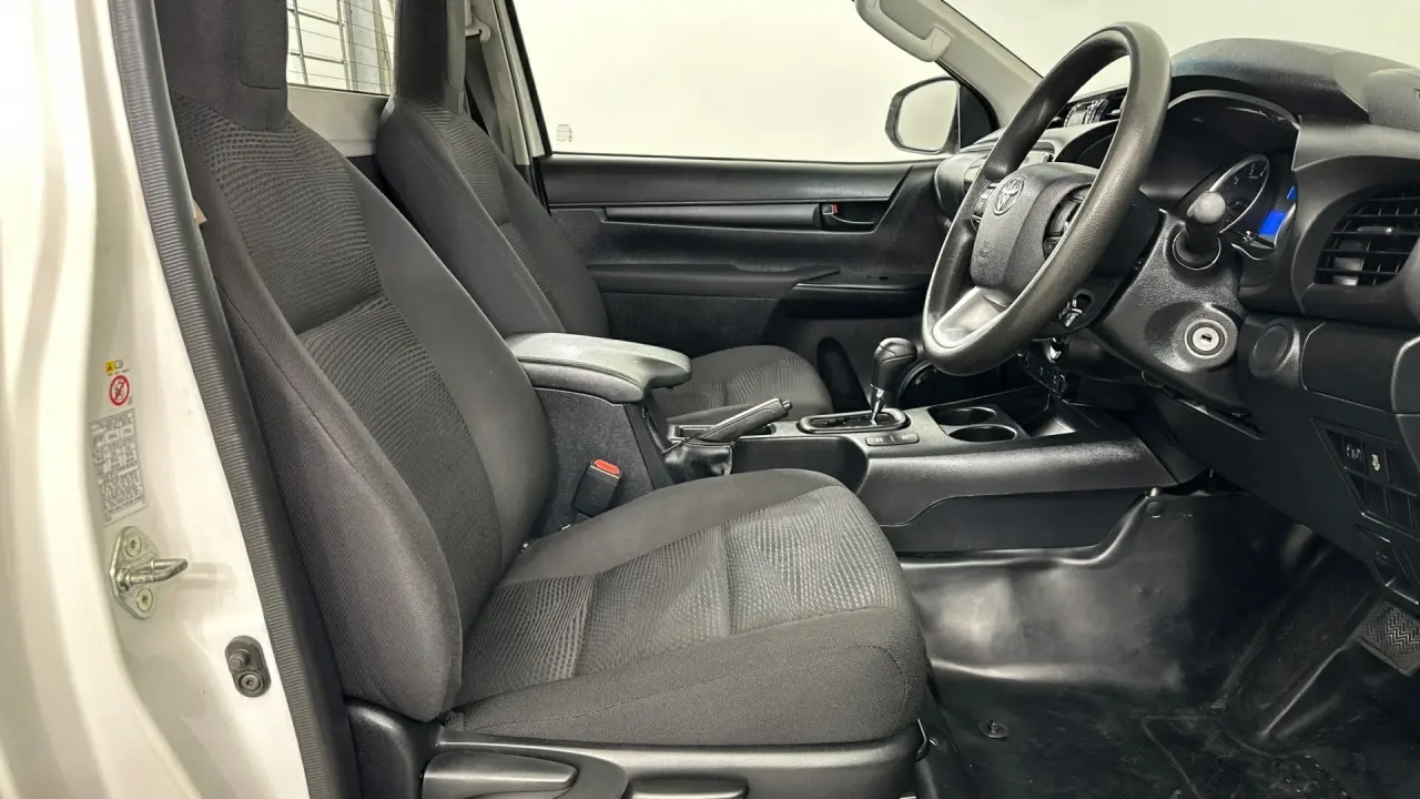 2017 Toyota Hilux Gallery Image 12