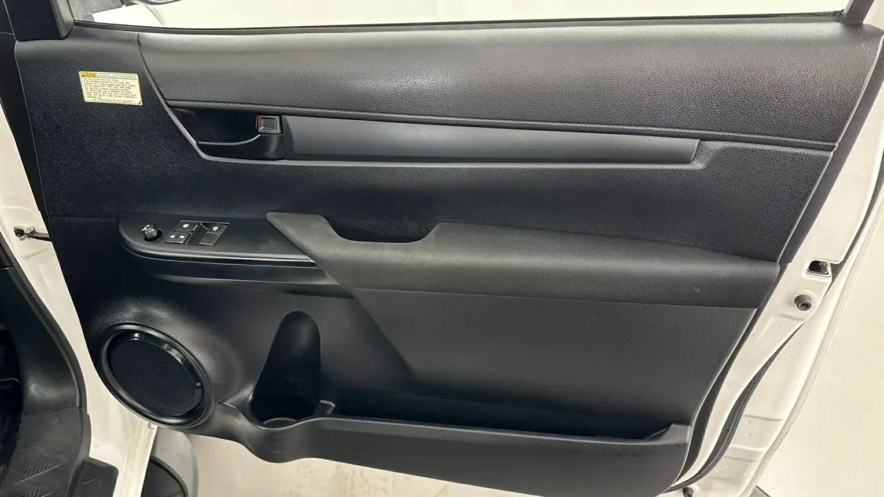 2017 Toyota Hilux Gallery Image 13