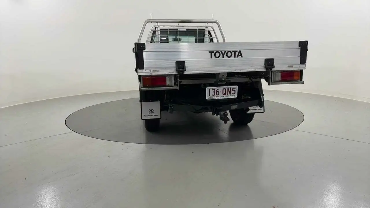 2017 Toyota Hilux Gallery Image 4