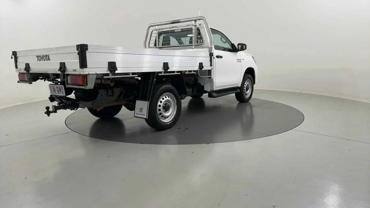 2017 Toyota Hilux Gallery Image 5