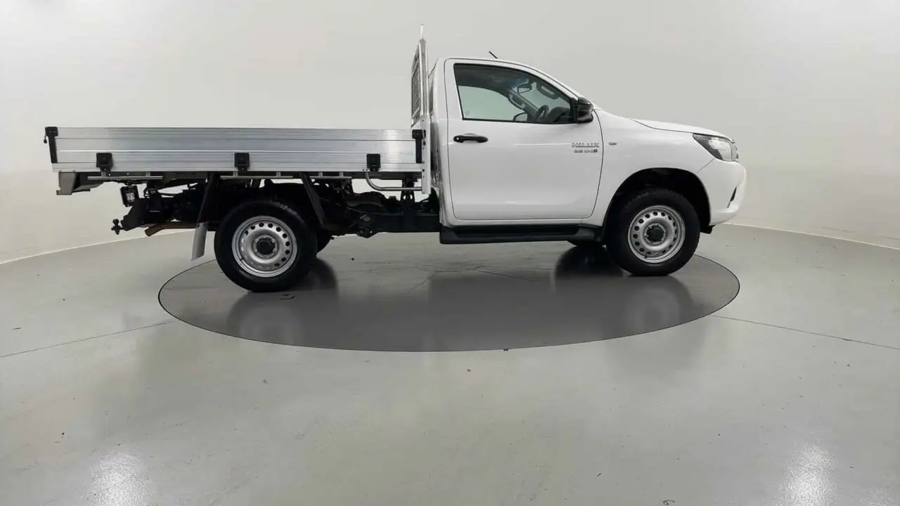2017 Toyota Hilux Gallery Image 6
