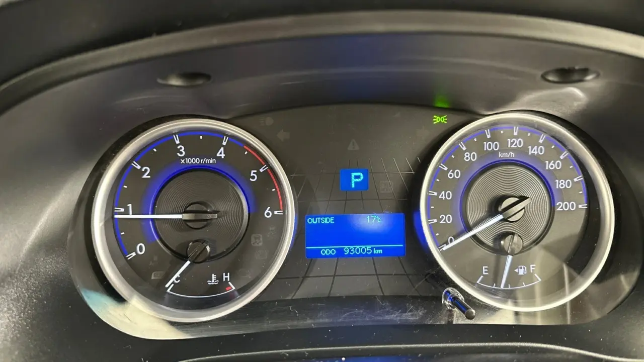 2017 Toyota Hilux Gallery Image 9