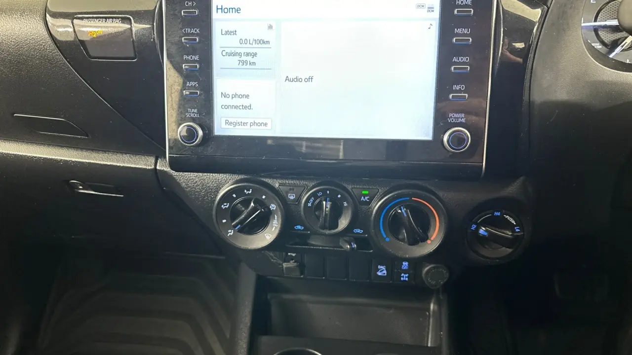 2022 Toyota Hilux Gallery Image 11