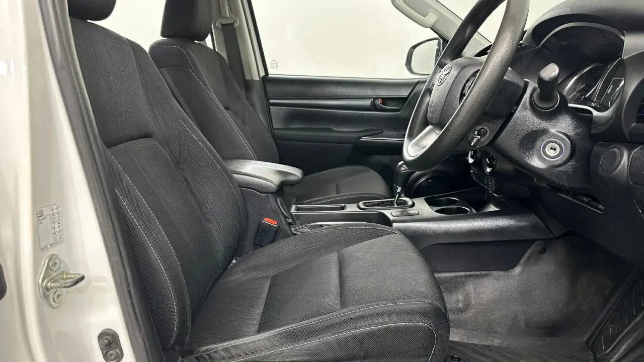 2022 Toyota Hilux Gallery Image 12
