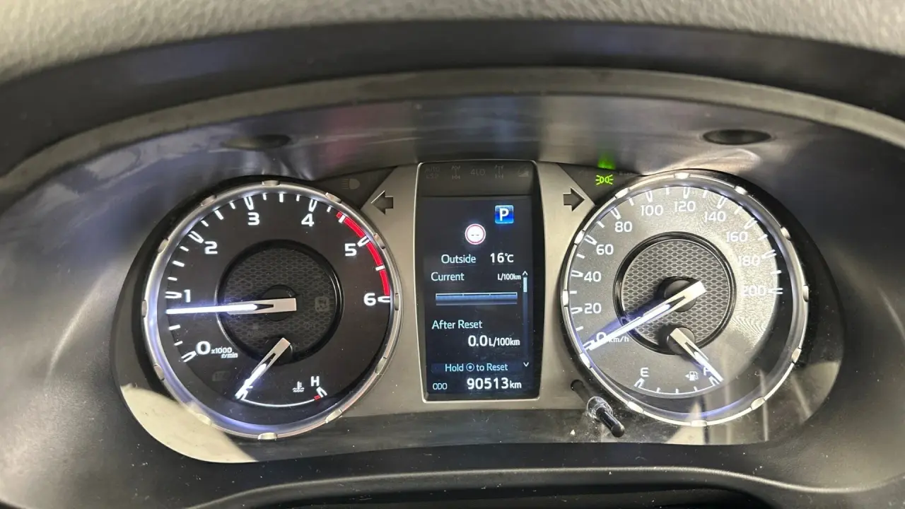 2022 Toyota Hilux Gallery Image 9