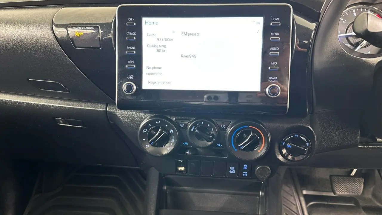 2022 Toyota Hilux Gallery Image 10