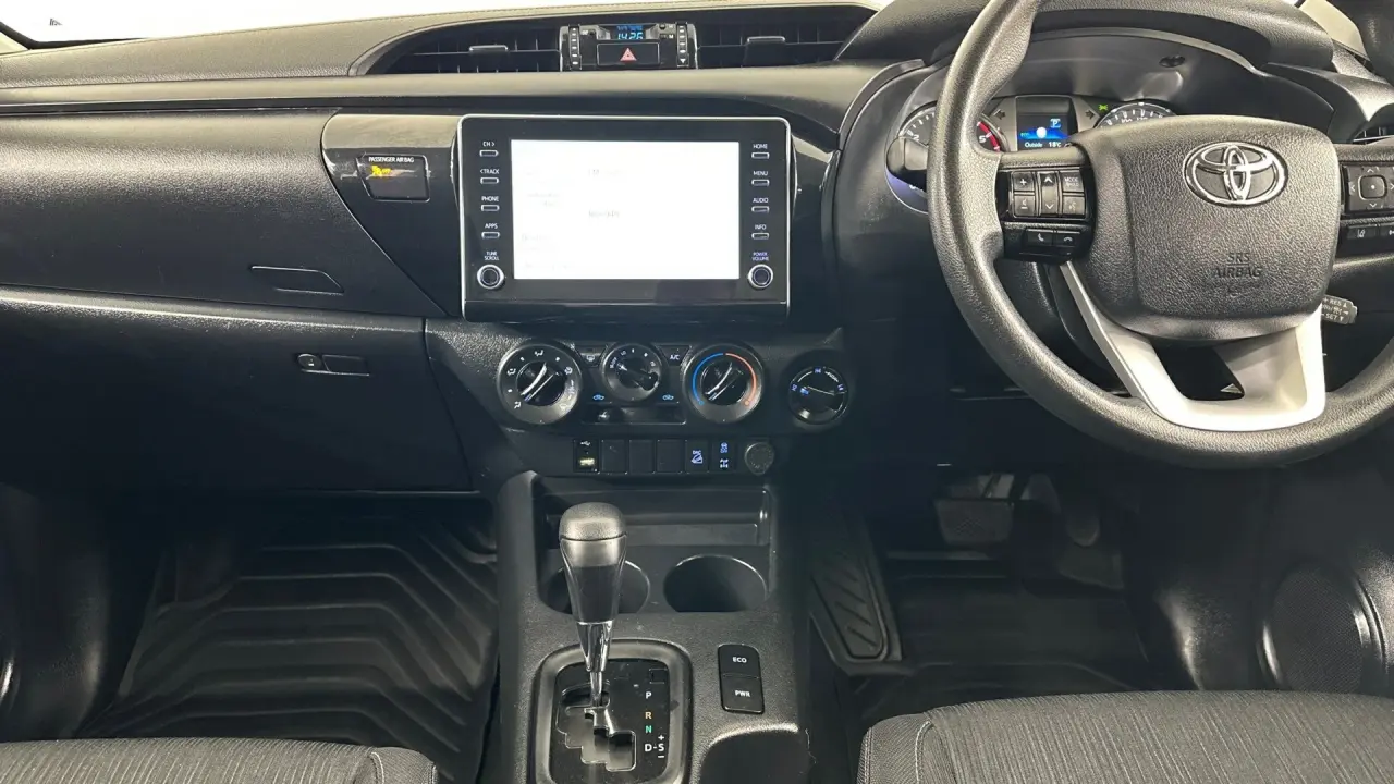 2022 Toyota Hilux Gallery Image 11
