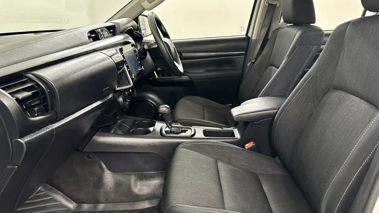 2022 Toyota Hilux Gallery Image 12