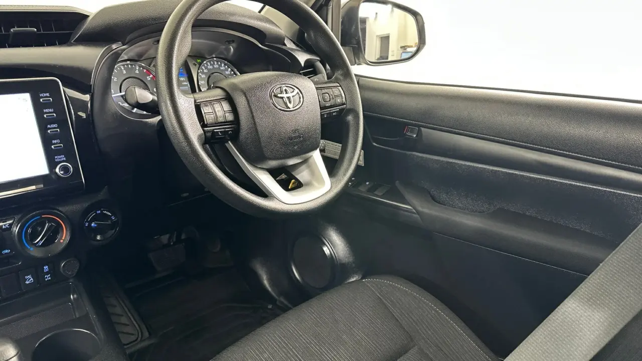 2022 Toyota Hilux Gallery Image 13