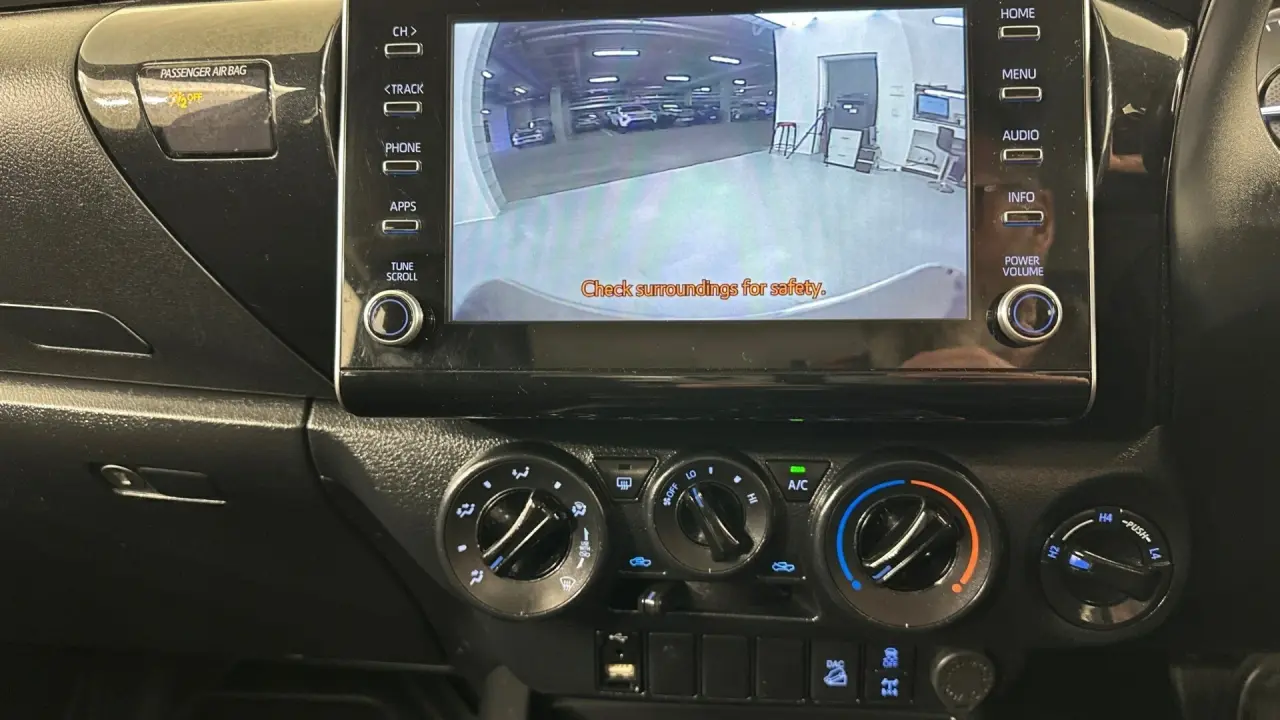 2022 Toyota Hilux Gallery Image 11
