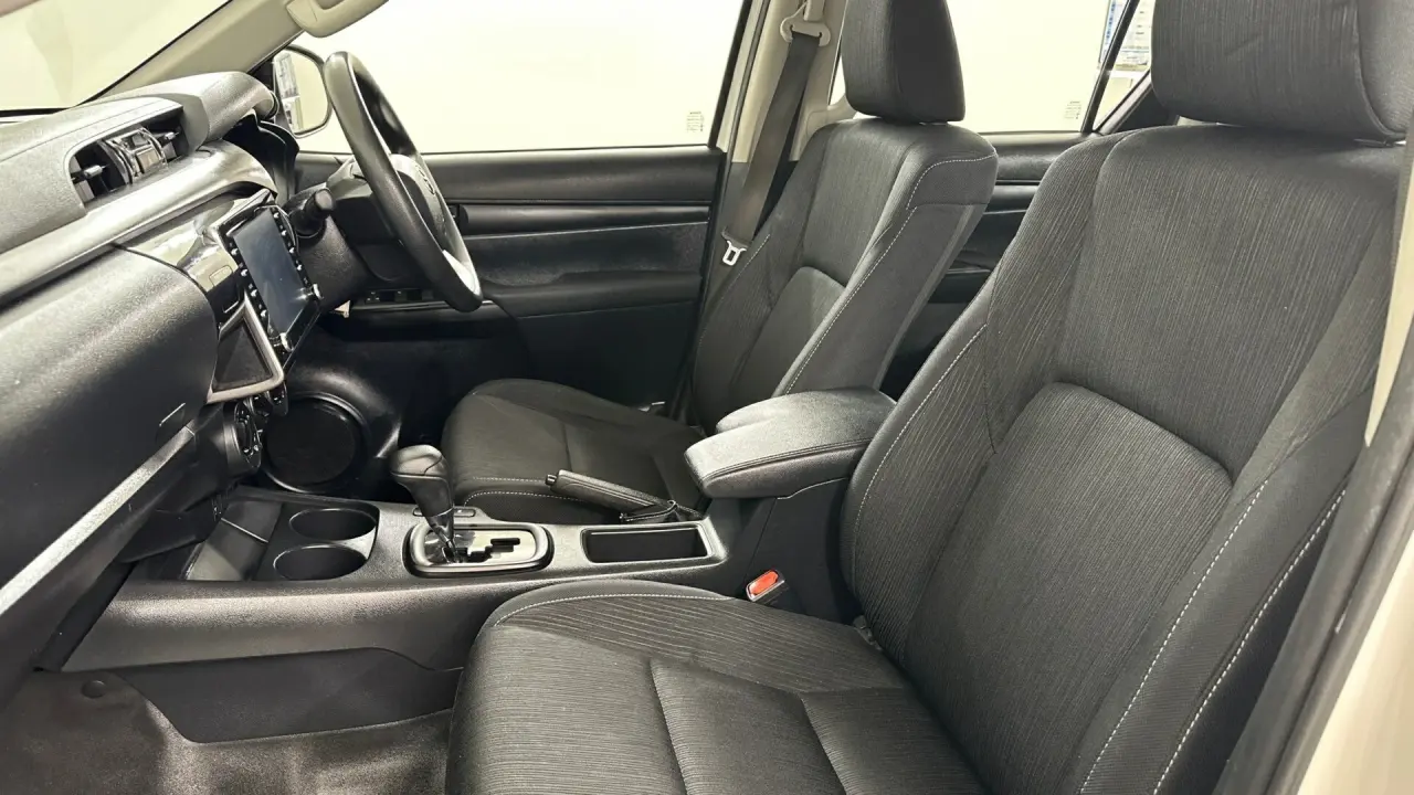 2022 Toyota Hilux Gallery Image 13