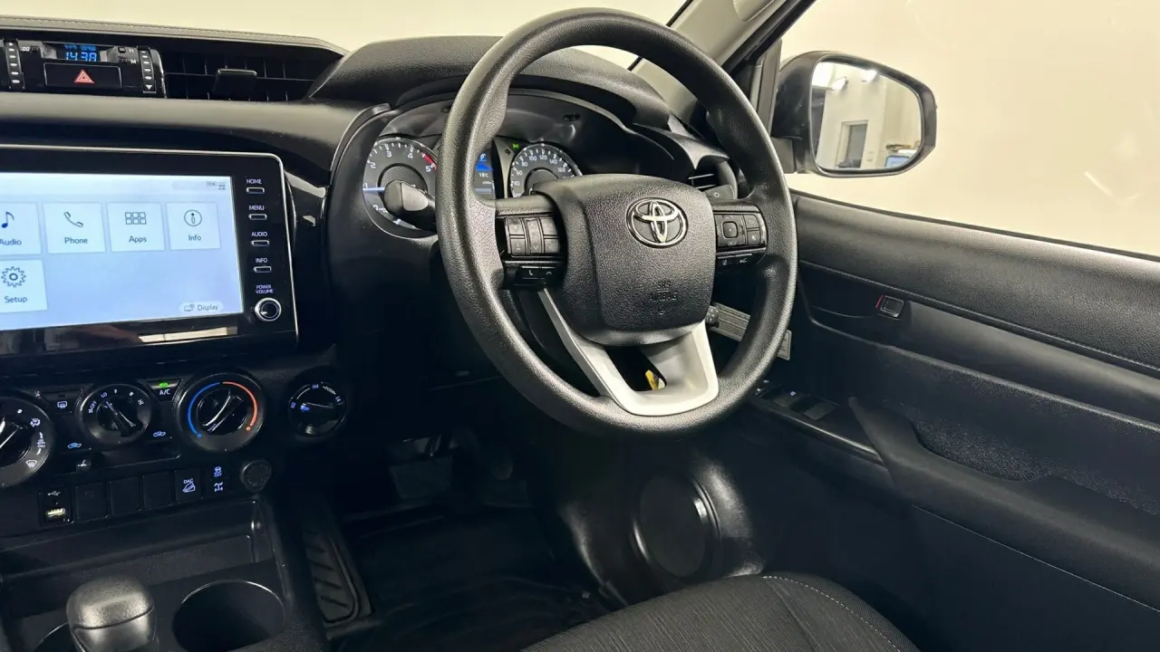 2022 Toyota Hilux Gallery Image 9
