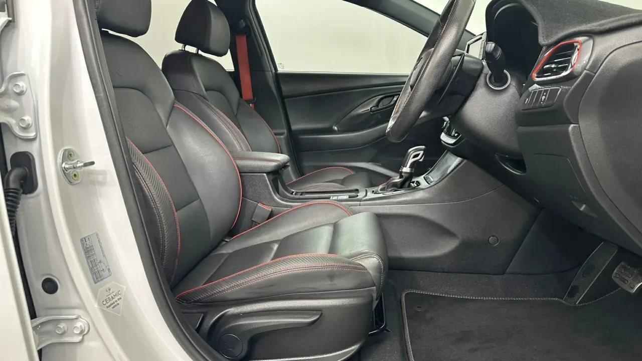 2022 Hyundai i30 Gallery Image 16