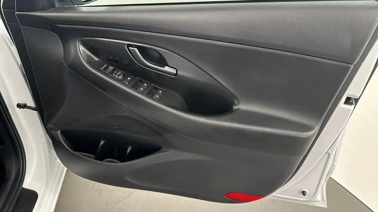 2022 Hyundai i30 Gallery Image 18