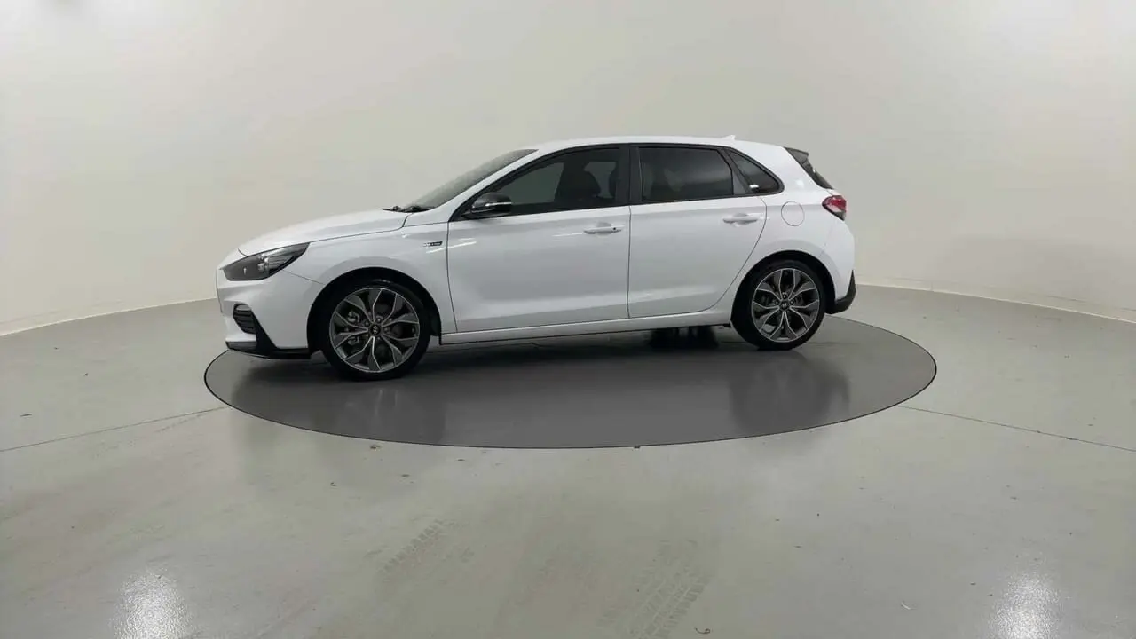 2022 Hyundai i30 Gallery Image 2