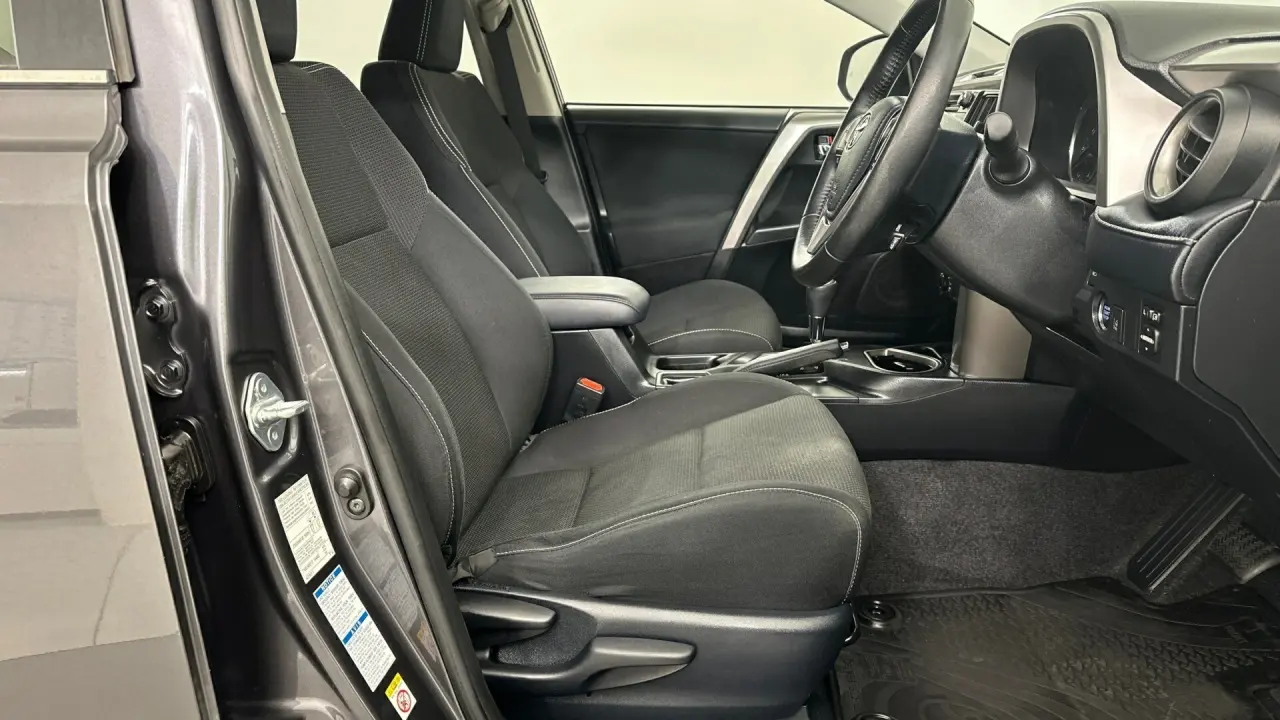2018 Toyota RAV4 Gallery Image 15