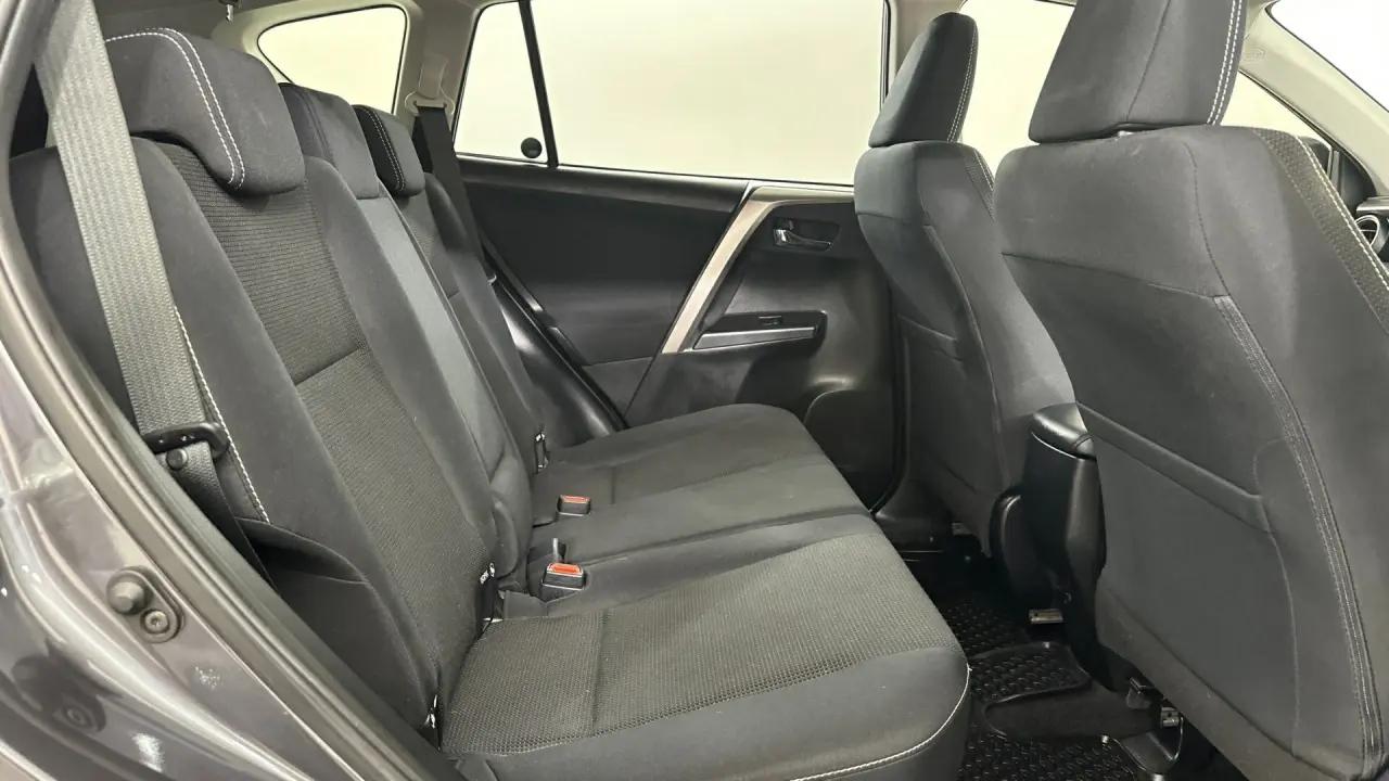 2018 Toyota RAV4 Gallery Image 17