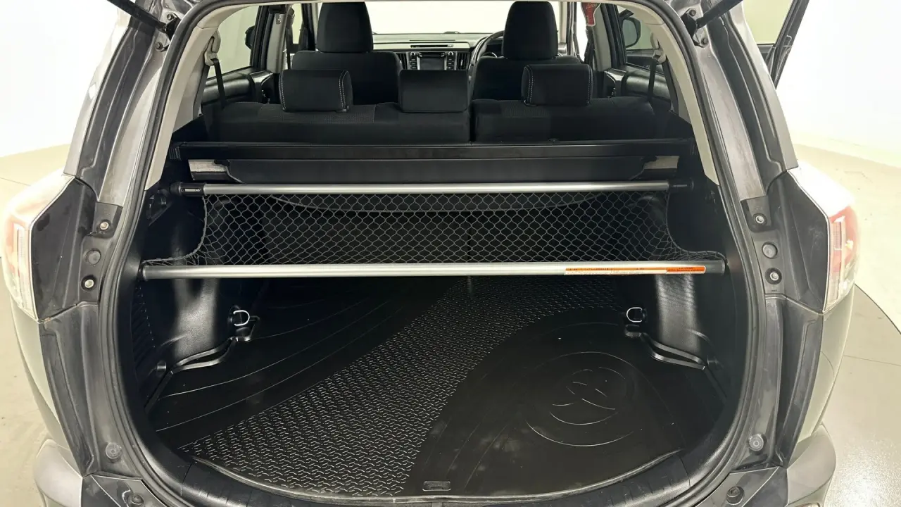 2018 Toyota RAV4 Gallery Image 18