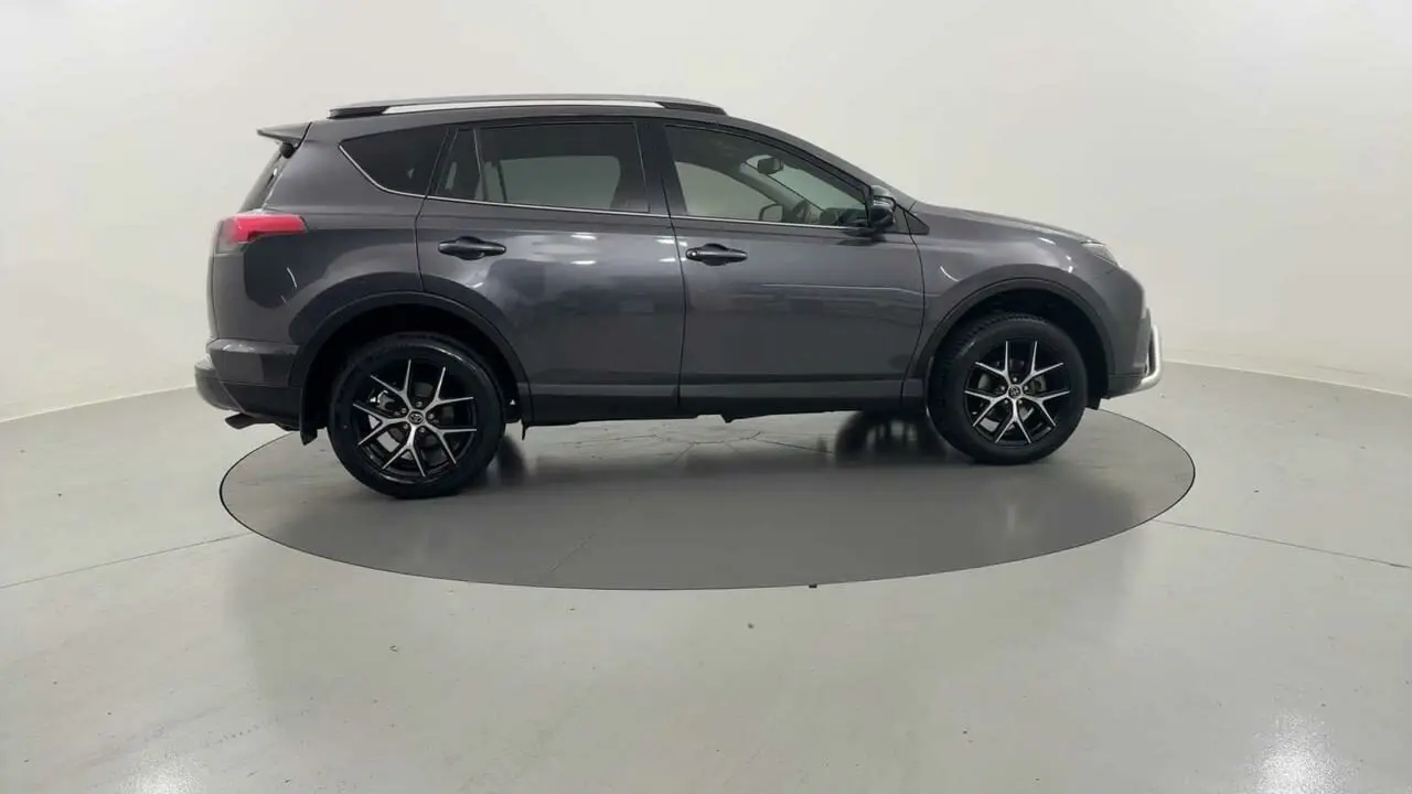 2018 Toyota RAV4 Gallery Image 6