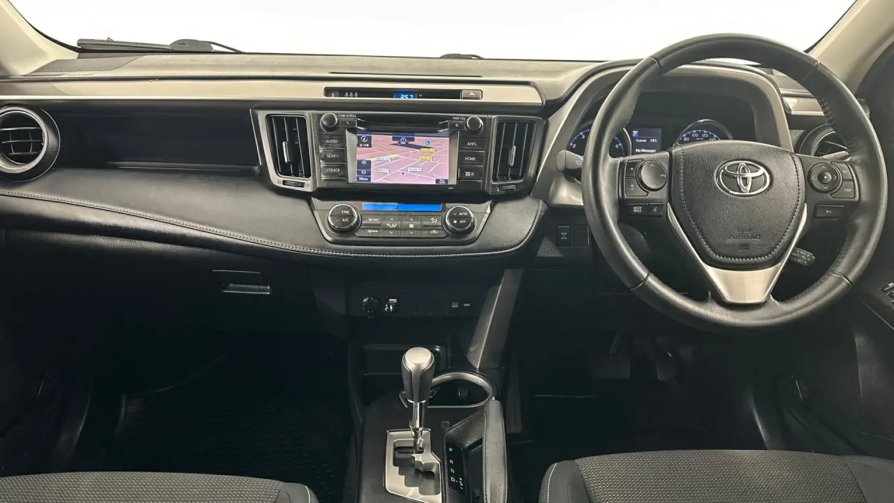 2018 Toyota RAV4 Gallery Image 9