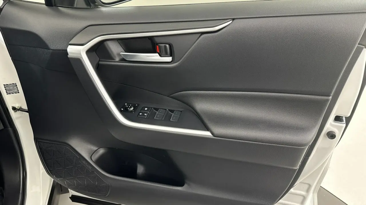 2022 Toyota RAV4 Gallery Image 16