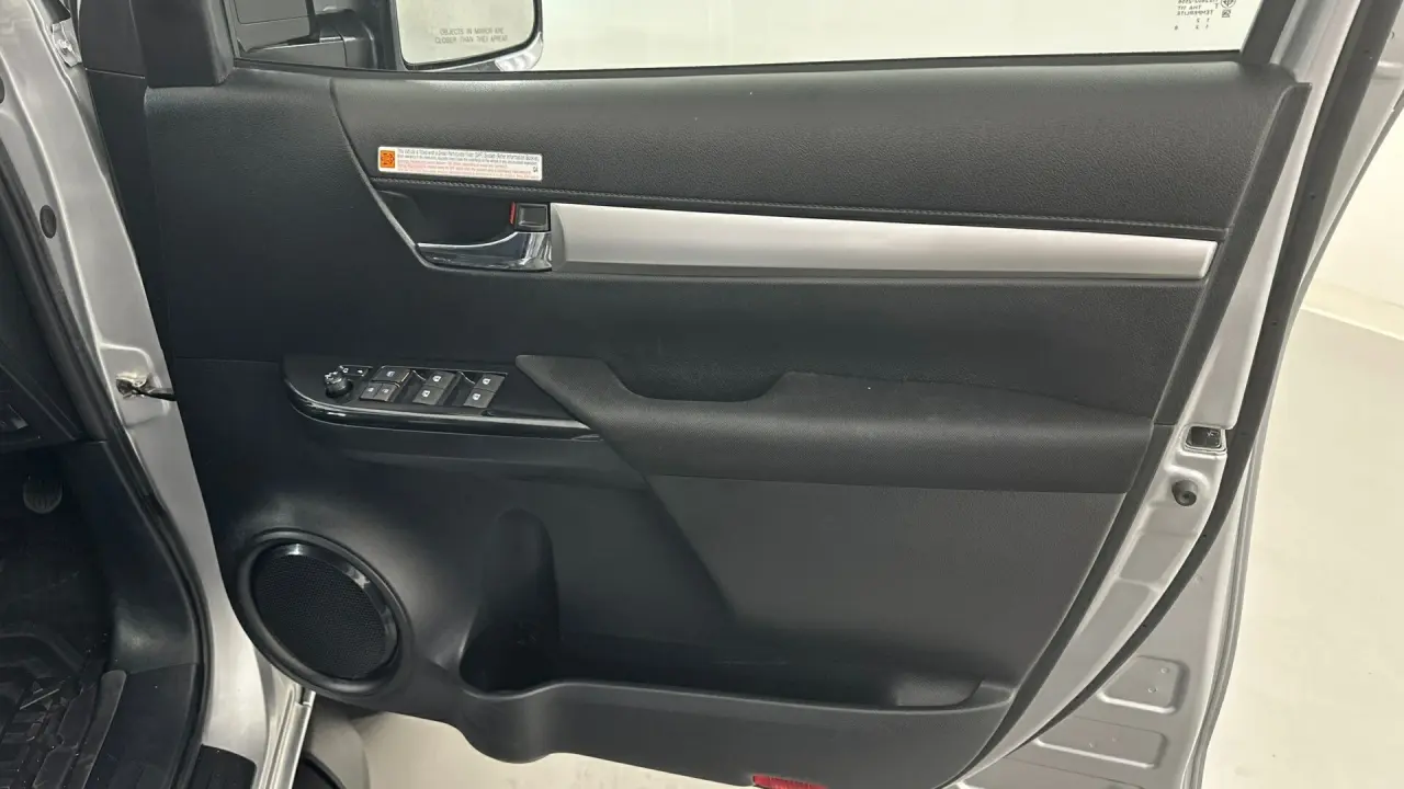 2023 Toyota Hilux Gallery Image 16